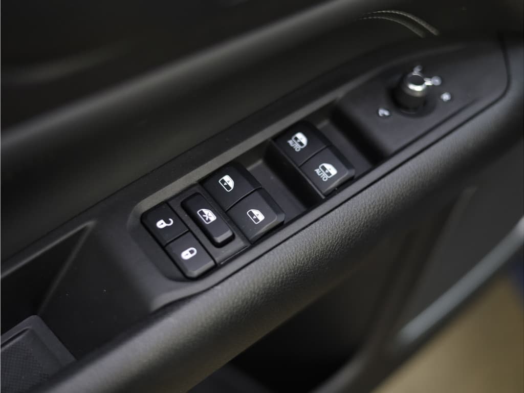 Jeep Compass 4xe 240 Plug-in Hybrid Electric S thumbnail 28