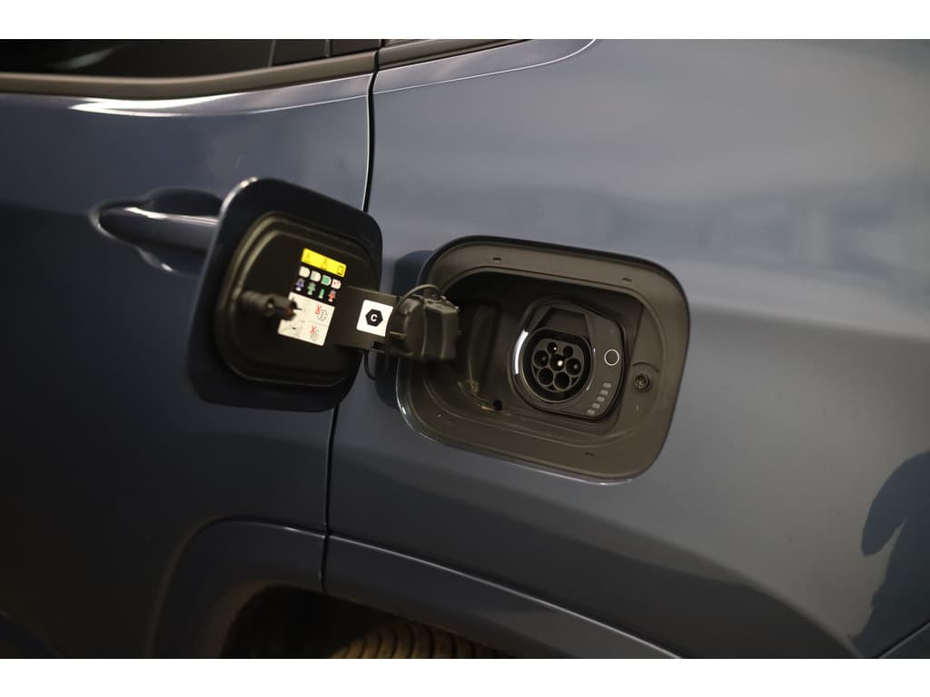 Jeep Compass 4xe 240 Plug-in Hybrid Electric S thumbnail 28