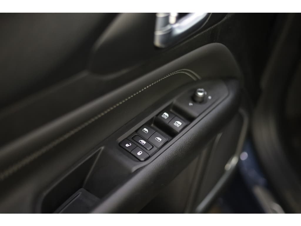 Jeep Compass 4xe 240 Plug-in Hybrid Electric S thumbnail 32