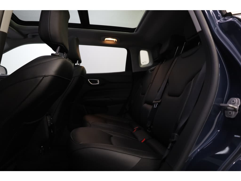 Jeep Compass 4xe 240 Plug-in Hybrid Electric S thumbnail 41