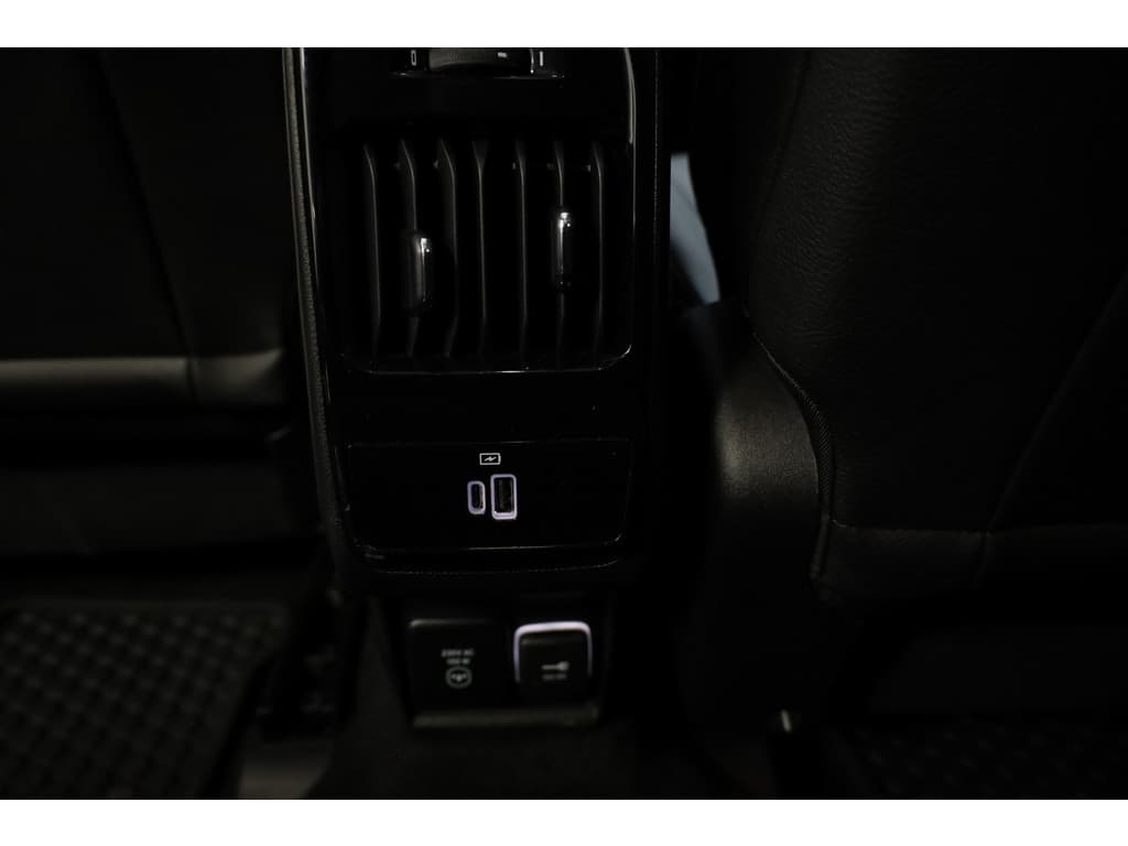 Jeep Compass 4xe 240 Plug-in Hybrid Electric S thumbnail 44