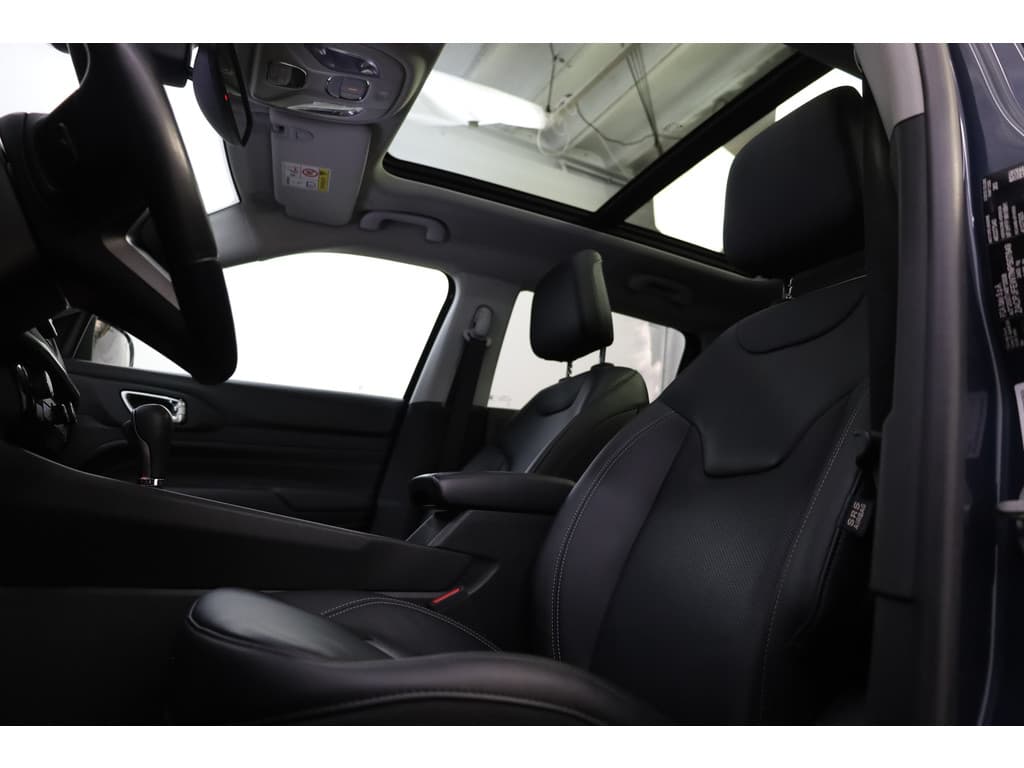 Jeep Compass 4xe 240 Plug-in Hybrid Electric S thumbnail 6