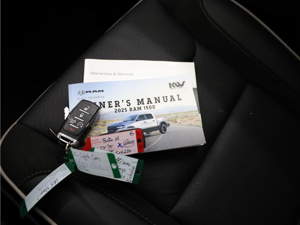 Dodge Ram 1500 2025 3.0L HURRICANE LARAMIE Night thumbnail 13