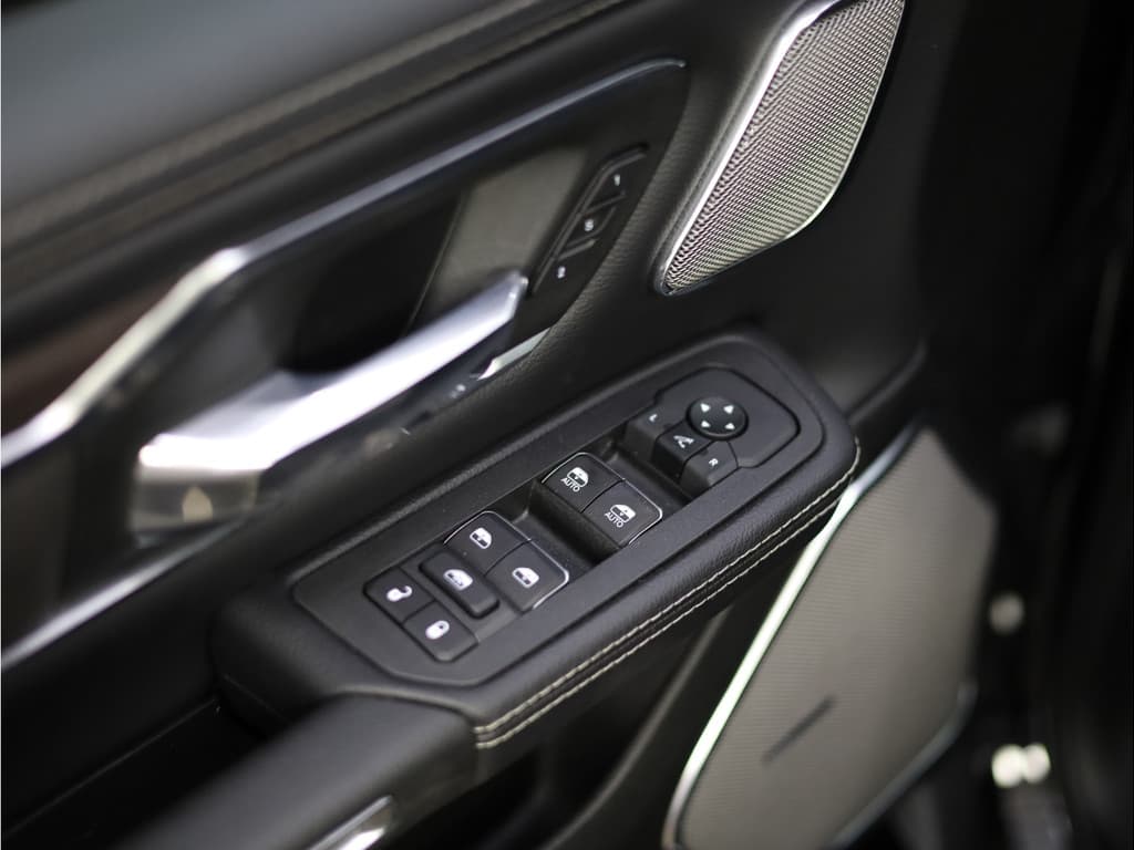 Dodge Ram 1500 2025 3.0L HURRICANE LARAMIE Night thumbnail 30