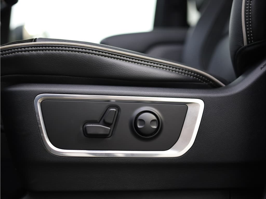 Dodge Ram 1500 2025 3.0L HURRICANE LARAMIE Night thumbnail 33