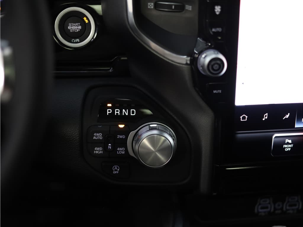 Dodge Ram 1500 2025 3.0L HURRICANE LARAMIE Night thumbnail 38