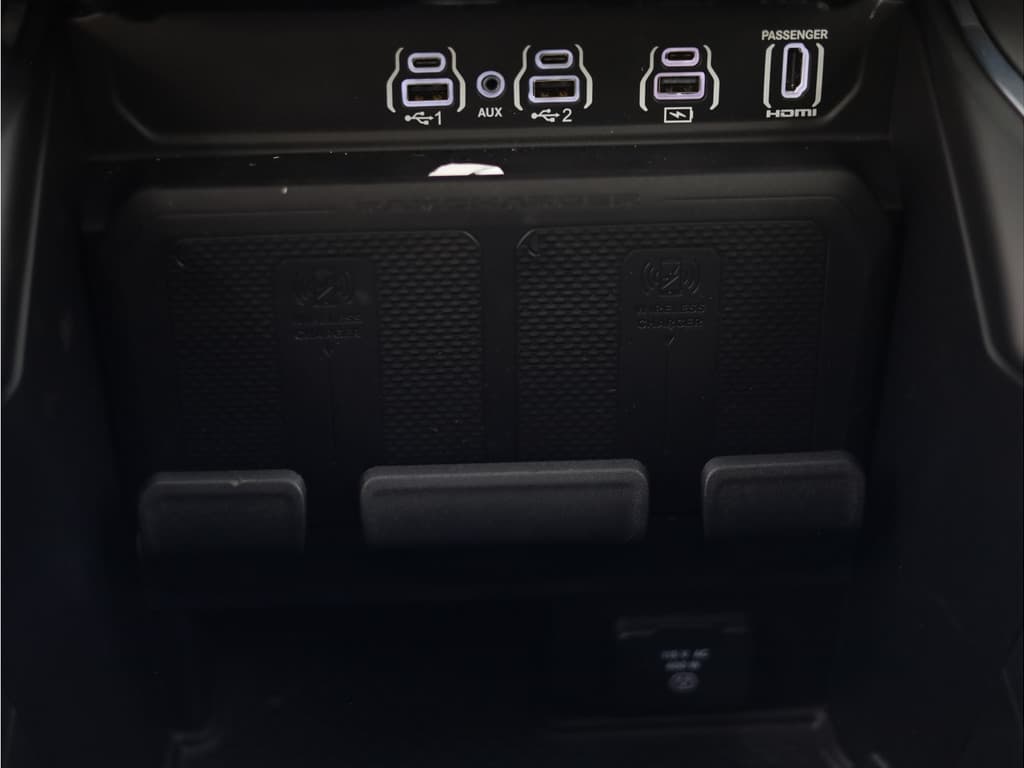 Dodge Ram 1500 2025 3.0L HURRICANE LARAMIE Night thumbnail 42