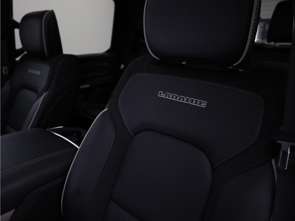 Dodge Ram 1500 2025 3.0L HURRICANE LARAMIE Night thumbnail 48