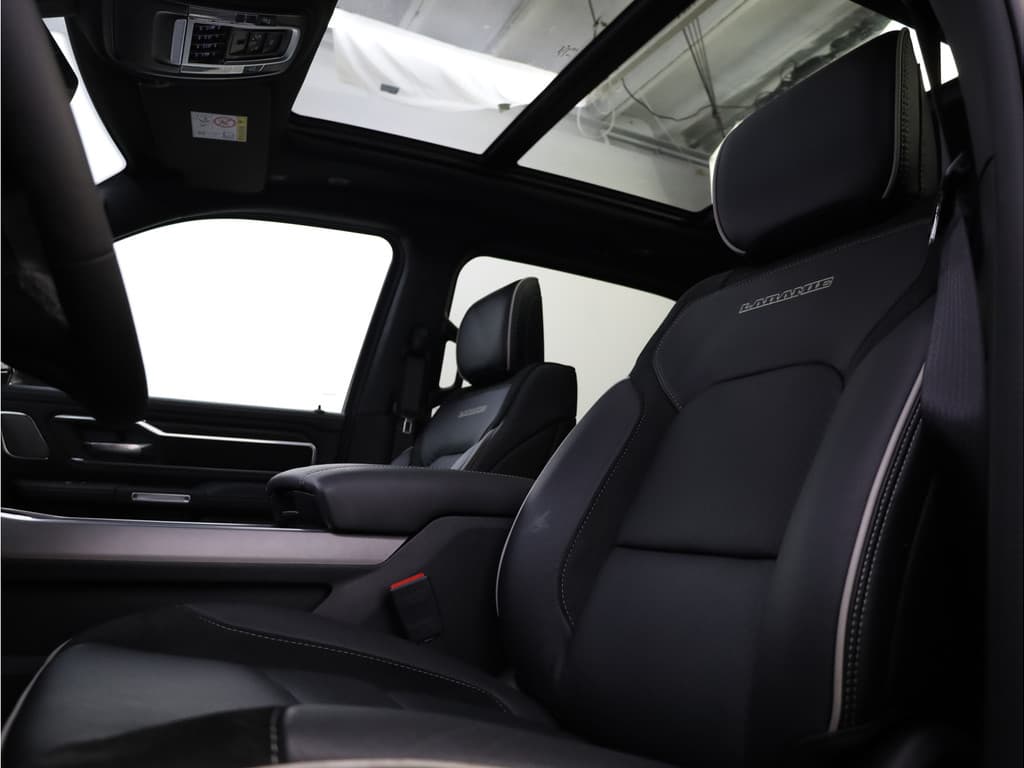 Dodge Ram 1500 2025 3.0L HURRICANE LARAMIE Night thumbnail 7