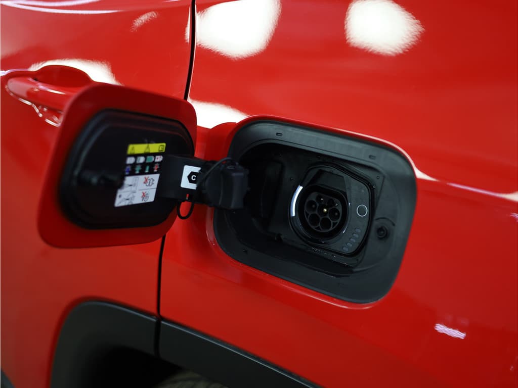 Jeep Compass 4xe 190 Plug-in Hybrid Electric Limited thumbnail 6