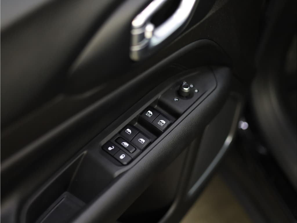 Jeep Compass 4xe 190 Plug-in Hybrid Electric Limited thumbnail 23