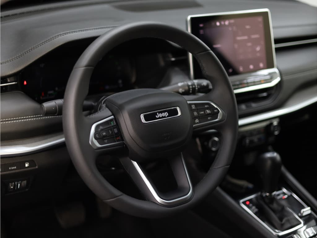 Jeep Compass 4xe 190 Plug-in Hybrid Electric Limited thumbnail 6