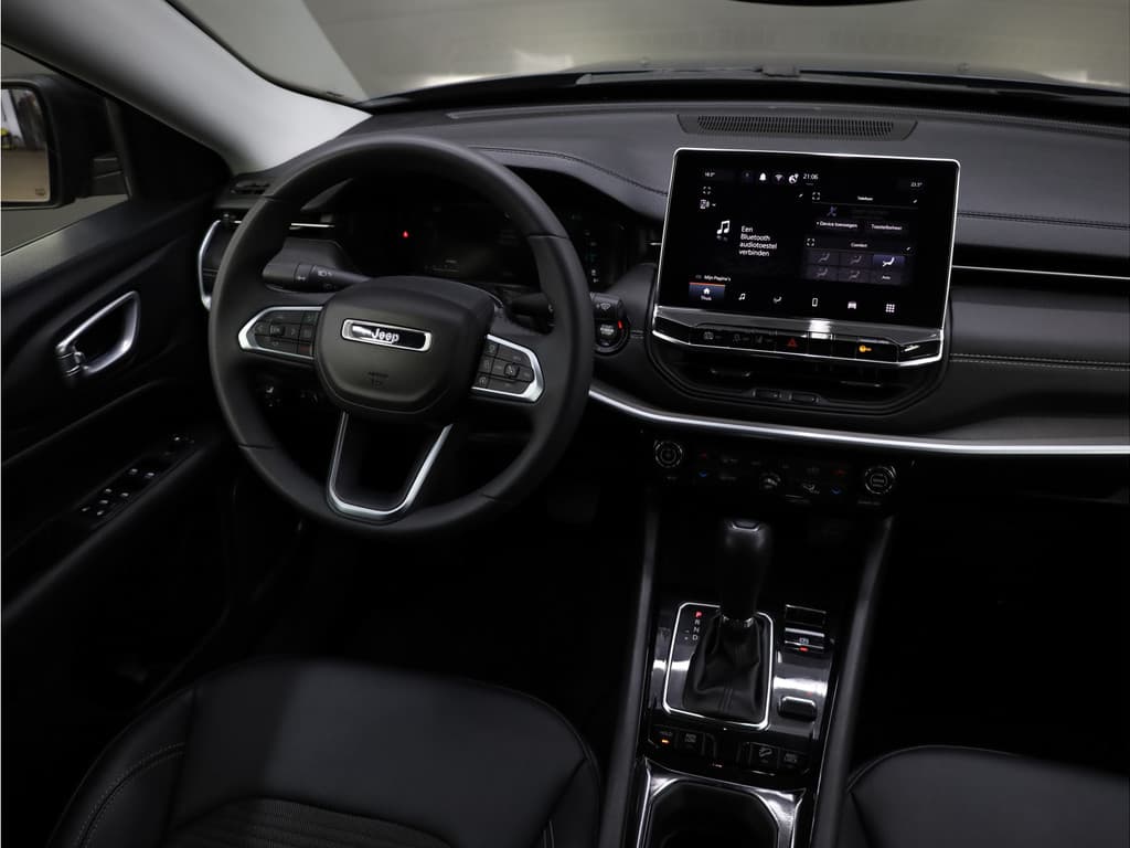 Jeep Compass 4xe 190 Plug-in Hybrid Electric Limited thumbnail 8