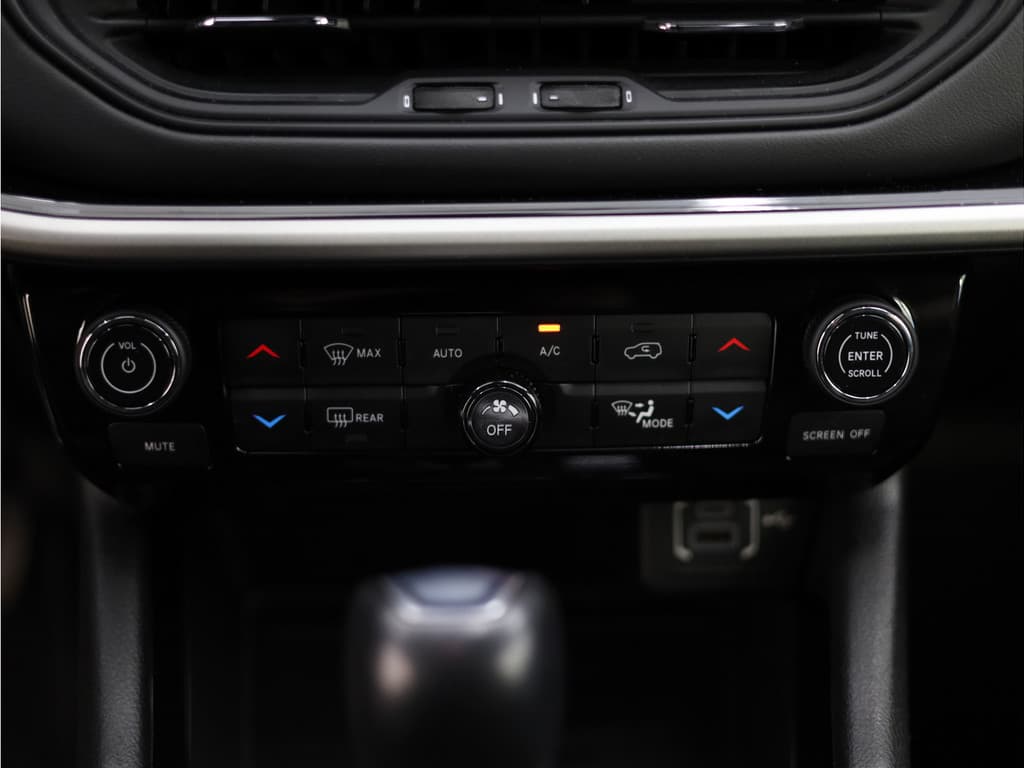 Jeep Compass 4xe 190 Plug-in Hybrid Electric Limited 80th Anniversary thumbnail 18