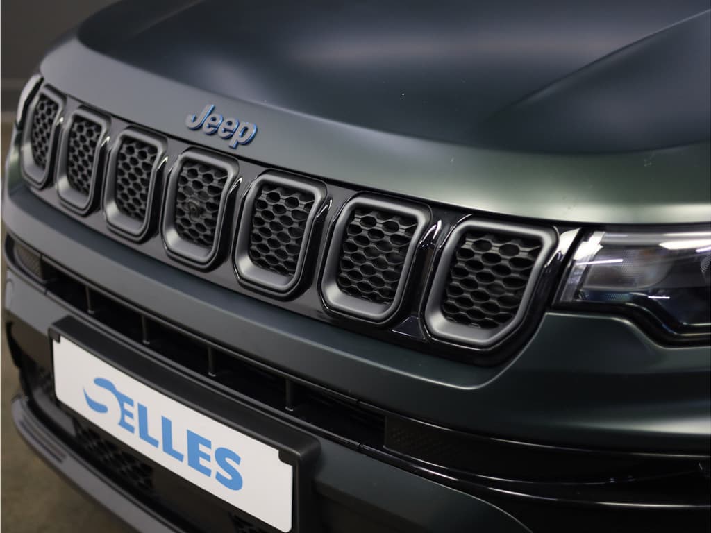 Jeep Compass 4xe 190 Plug-in Hybrid Electric Limited 80th Anniversary thumbnail 3