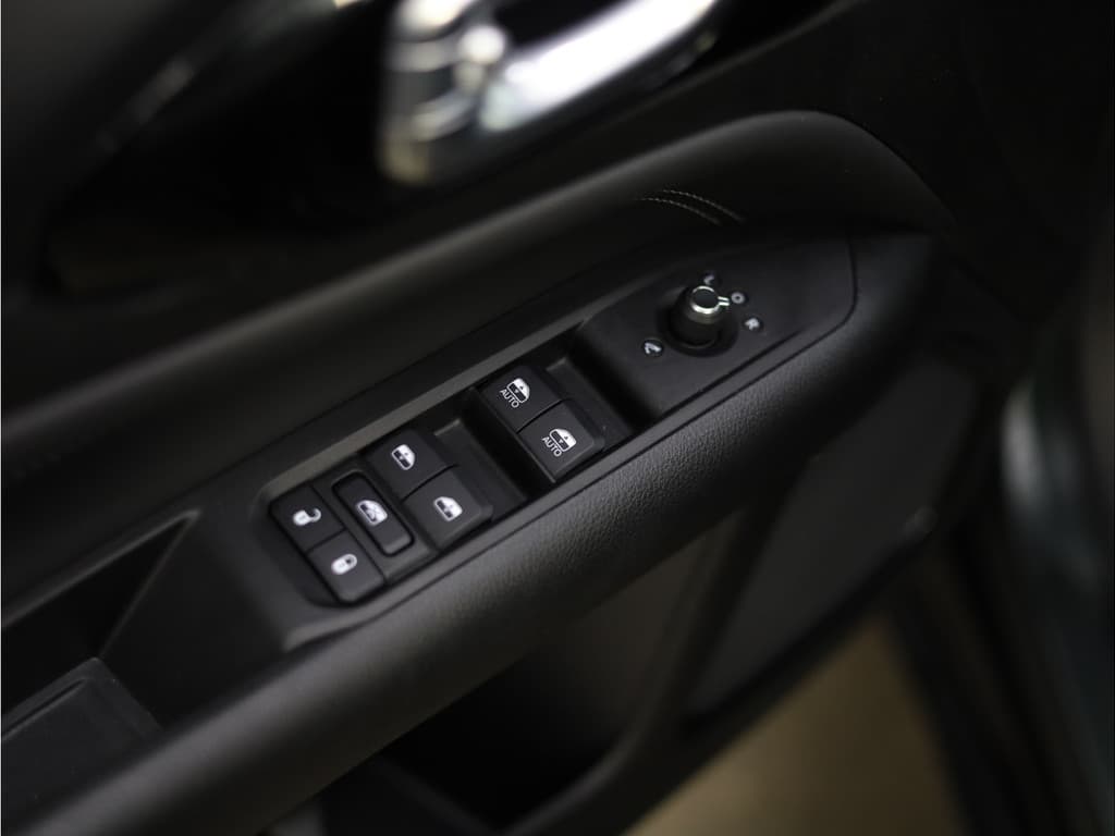 Jeep Compass 4xe 190 Plug-in Hybrid Electric Limited 80th Anniversary thumbnail 10