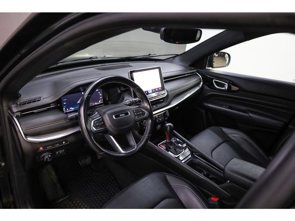 Jeep Compass 4xe 240 Plug-in Hybrid Electric S thumbnail 2