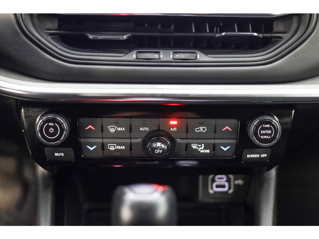 Jeep Compass 4xe 240 Plug-in Hybrid Electric S thumbnail 11