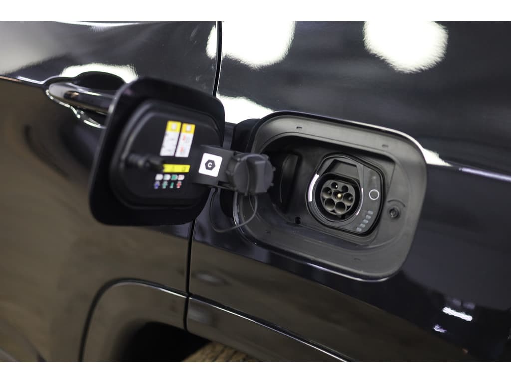Jeep Compass 4xe 240 Plug-in Hybrid Electric S thumbnail 12