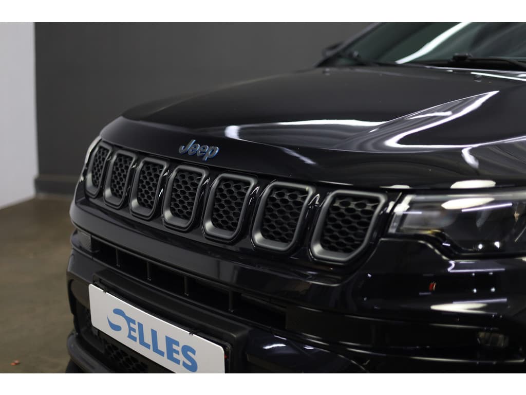 Jeep Compass 4xe 240 Plug-in Hybrid Electric S thumbnail 16