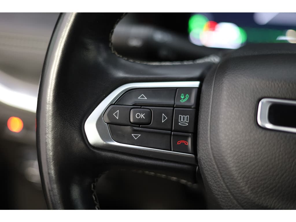 Jeep Compass 4xe 240 Plug-in Hybrid Electric S thumbnail 3