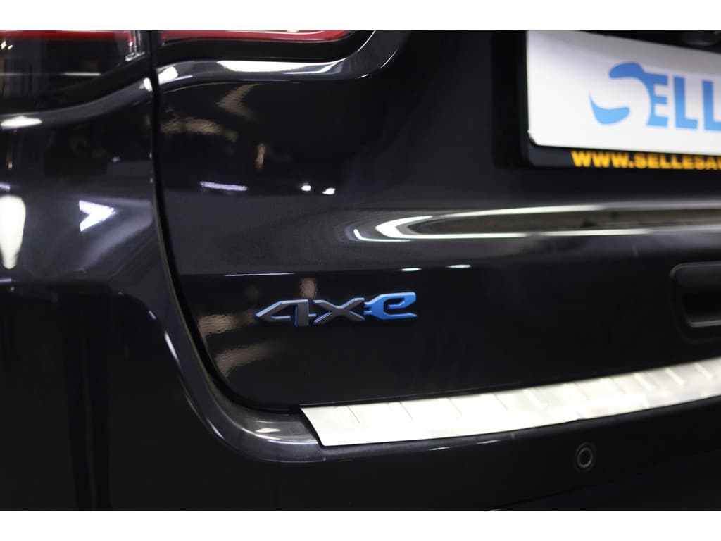 Jeep Compass 4xe 240 Plug-in Hybrid Electric S thumbnail 24