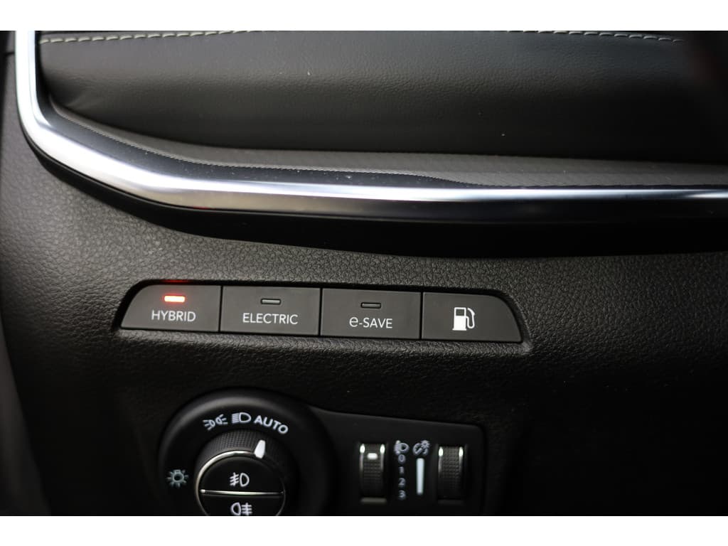 Jeep Compass 4xe 240 Plug-in Hybrid Electric S thumbnail 31