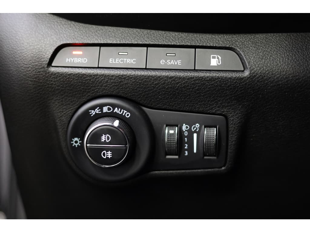 Jeep Compass 4xe 240 Plug-in Hybrid Electric S thumbnail 32