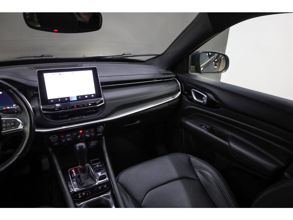 Jeep Compass 4xe 240 Plug-in Hybrid Electric S thumbnail 38