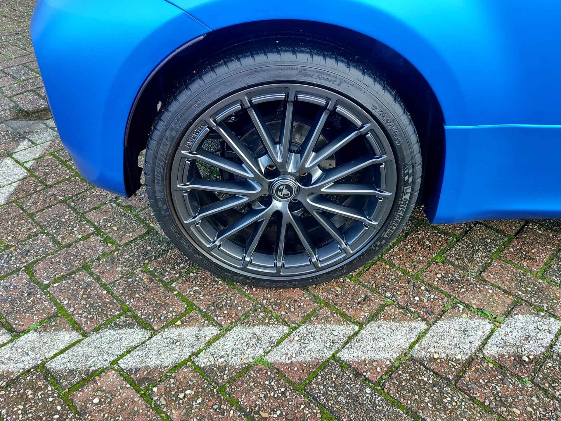 Abarth 695 1.4 T-JET 180PK thumbnail 34