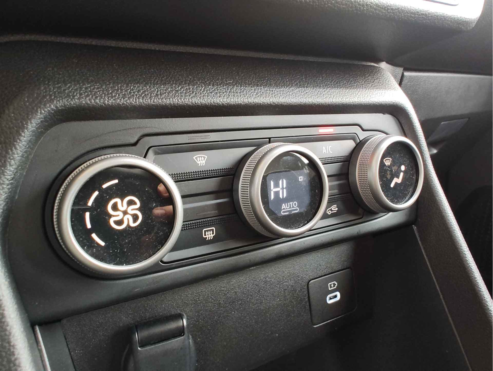 Dacia Sandero 1.0 TCE 90 EXPRESSION AUTOMAAT thumbnail 18