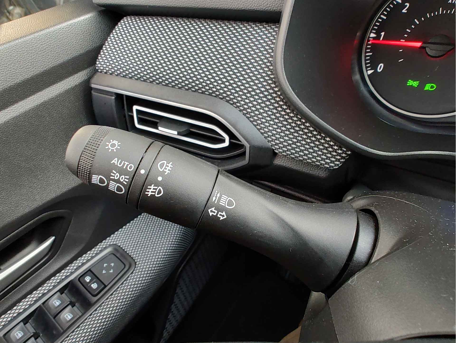 Dacia Sandero 1.0 TCE 90 EXPRESSION AUTOMAAT thumbnail 28