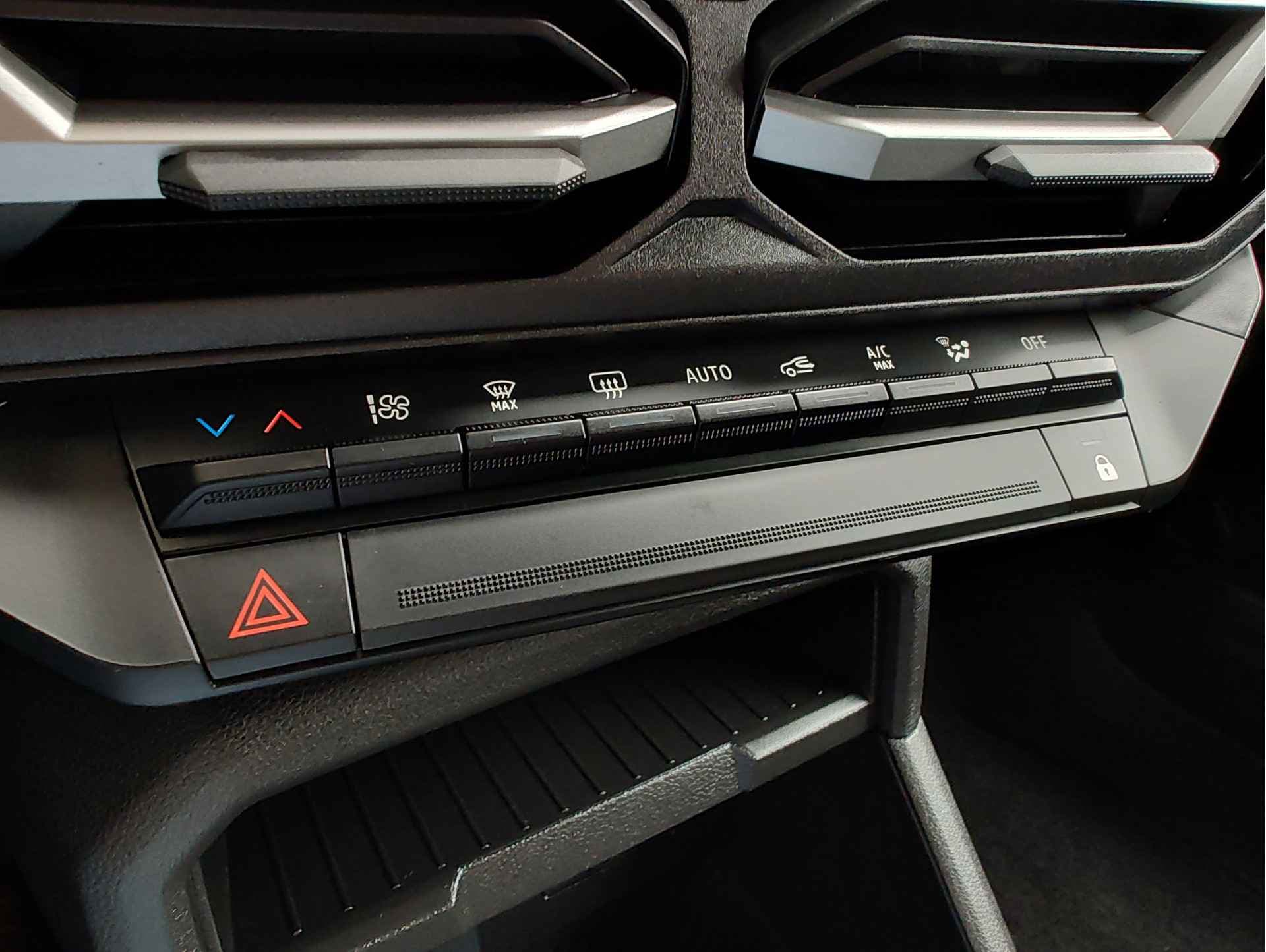 Dacia Duster 1.6 HYBRID 140 JOURNEY AUT. thumbnail 16