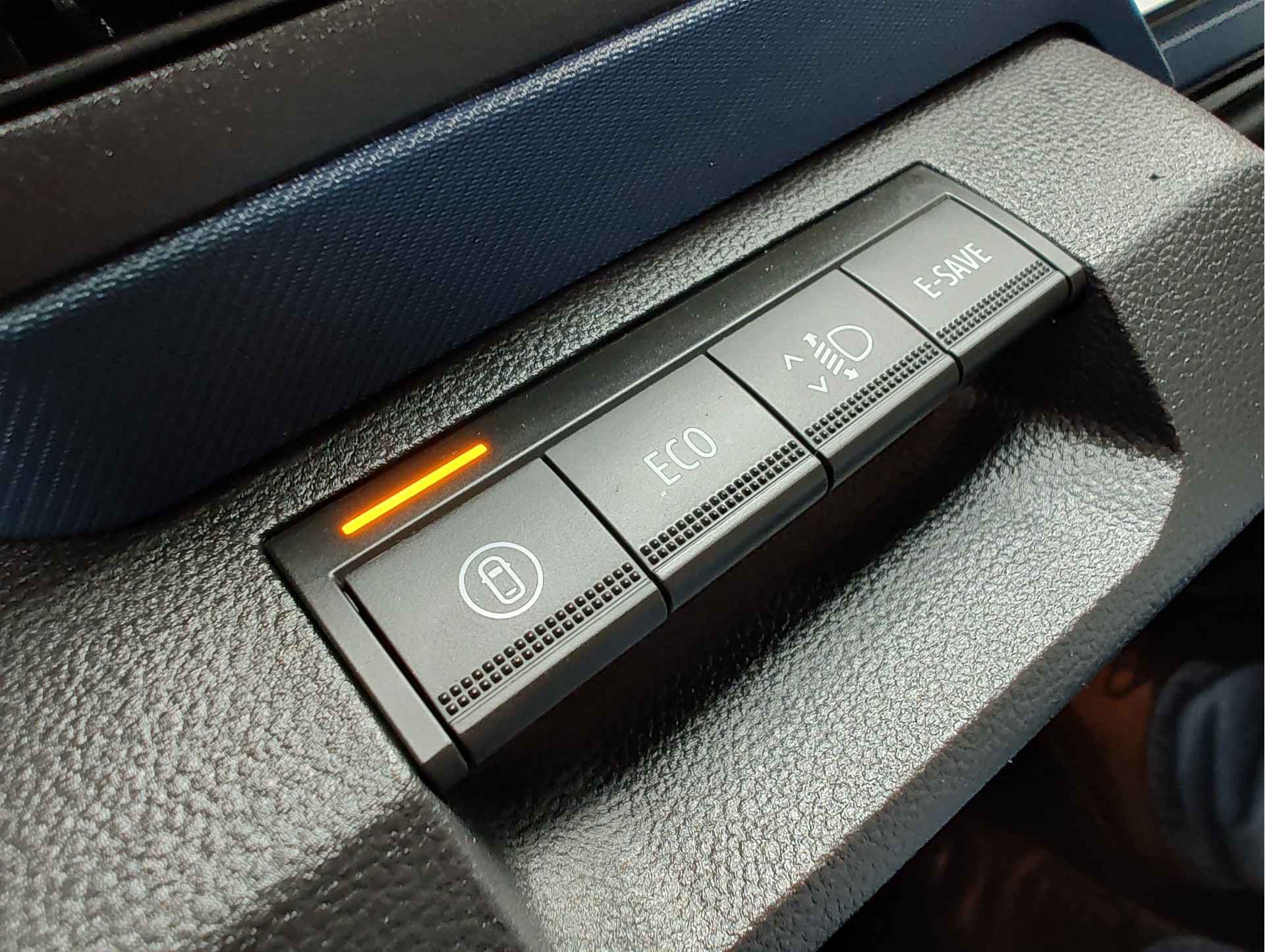 Dacia Duster 1.6 HYBRID 140 JOURNEY AUT. thumbnail 28