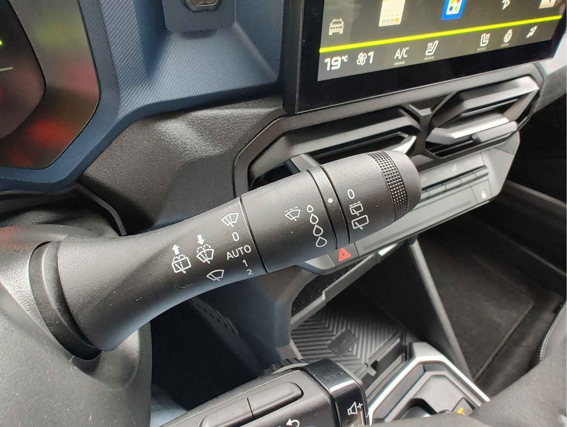 Dacia Duster 1.6 HYBRID 140 JOURNEY AUT. thumbnail 30