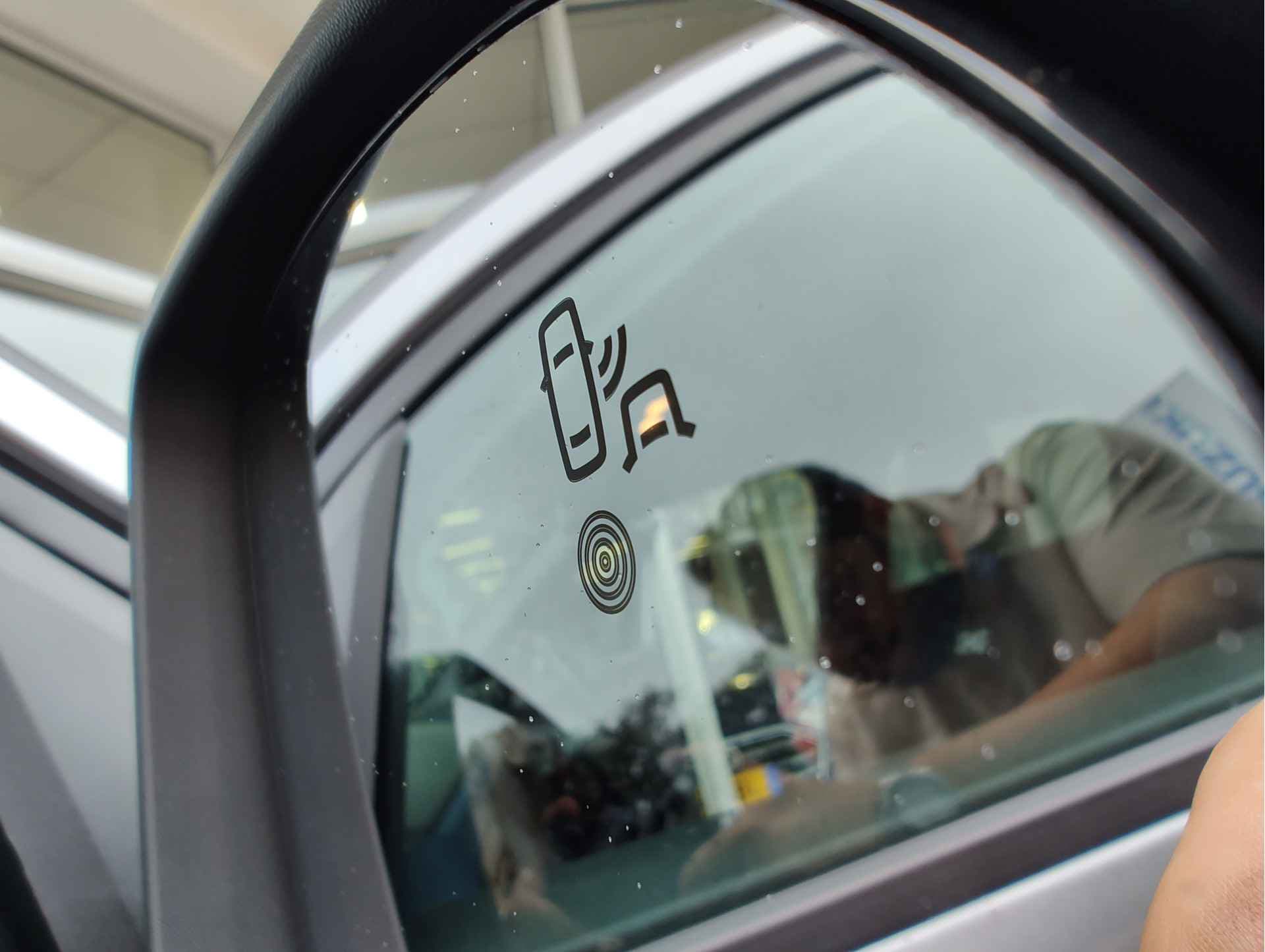 Dacia Duster 1.6 HYBRID 140 JOURNEY AUT. thumbnail 36