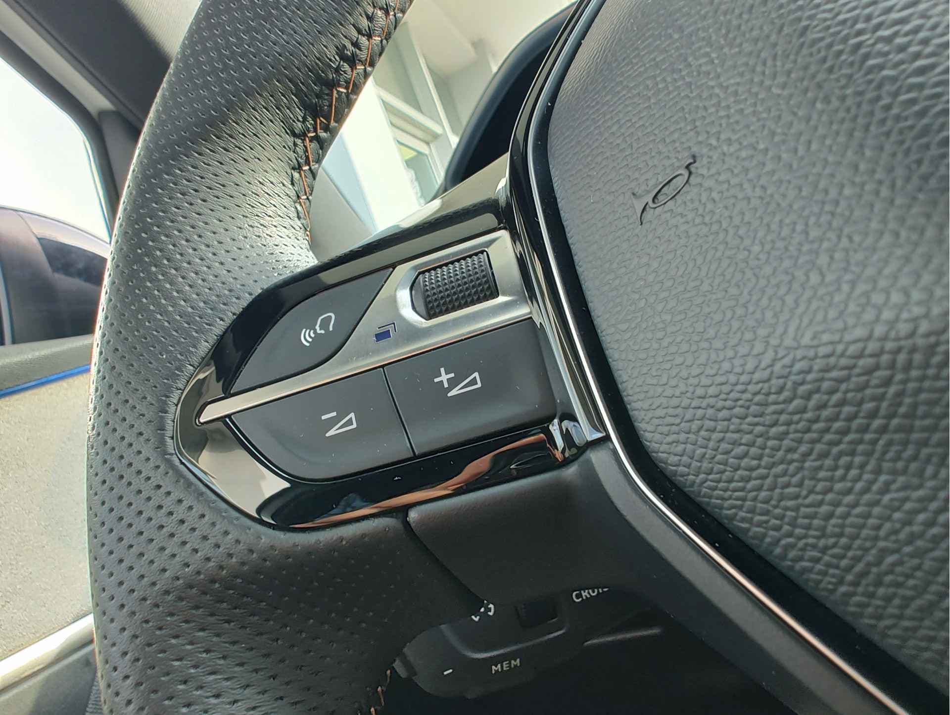 Peugeot 3008 1.2 HYBRID 136 GT AUTOMAAT thumbnail 25