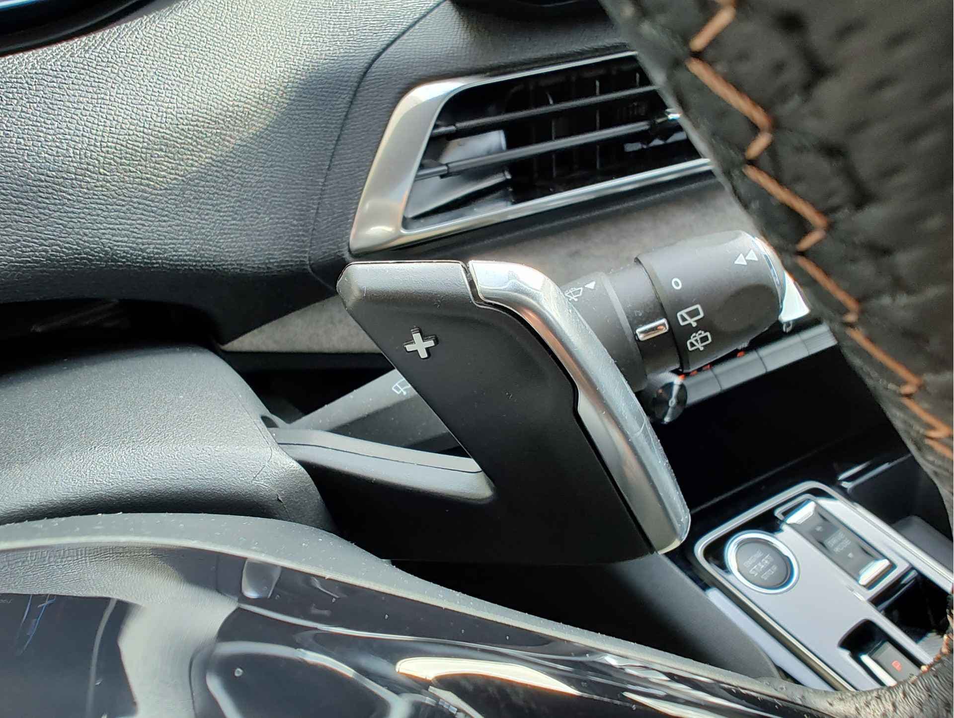 Peugeot 3008 1.2 HYBRID 136 GT AUTOMAAT thumbnail 30