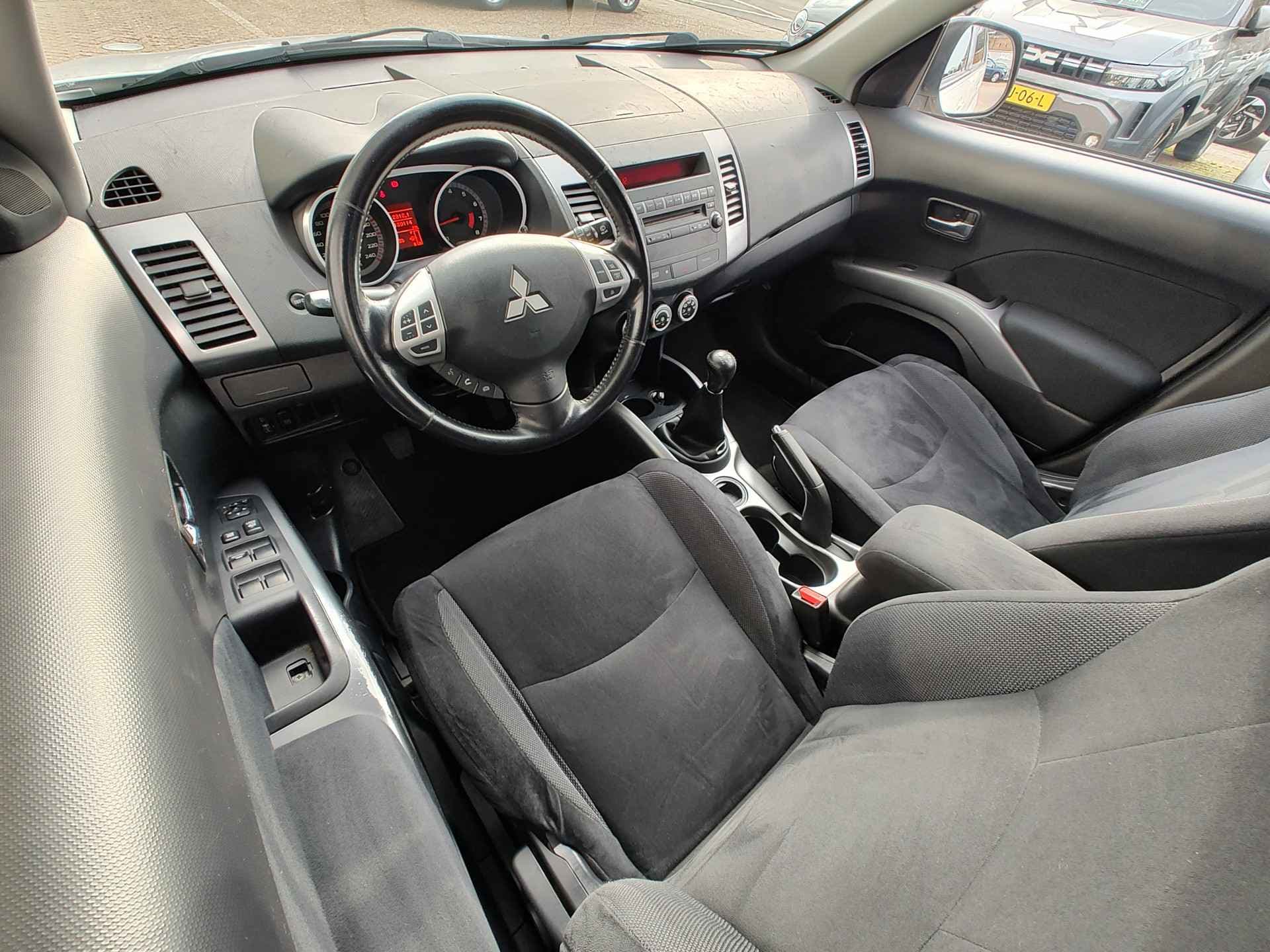 Mitsubishi Outlander 2.4 INTRO EDITION 2WD thumbnail 13