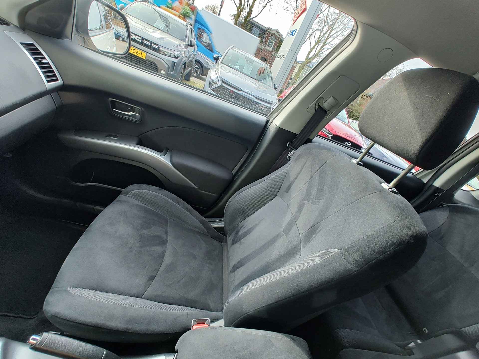 Mitsubishi Outlander 2.4 INTRO EDITION 2WD thumbnail 25