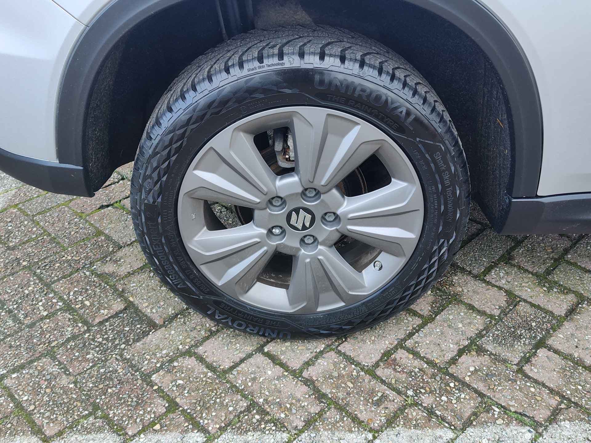 Suzuki Vitara 1.4 BOOSTERJET SELECT SMART HYBRID thumbnail 33