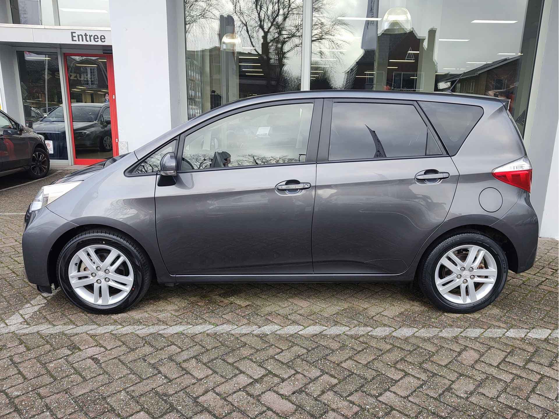 Toyota Verso-S 1.3 VVT-i ASPIRATION thumbnail 2