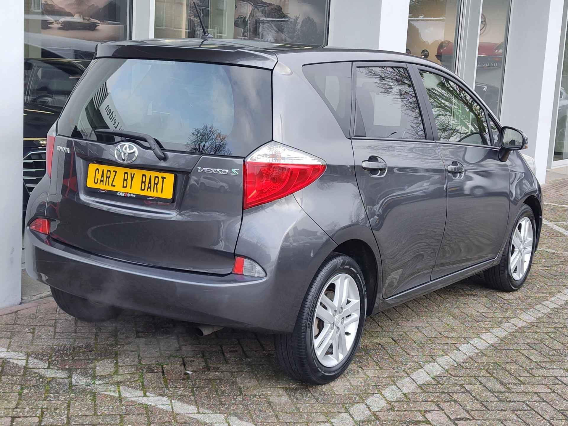 Toyota Verso-S 1.3 VVT-i ASPIRATION thumbnail 5