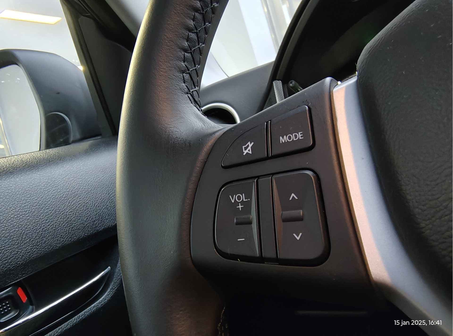 Suzuki Vitara 1.4 BOOSTERJET STYLE HYBRID AUTOM. thumbnail 20