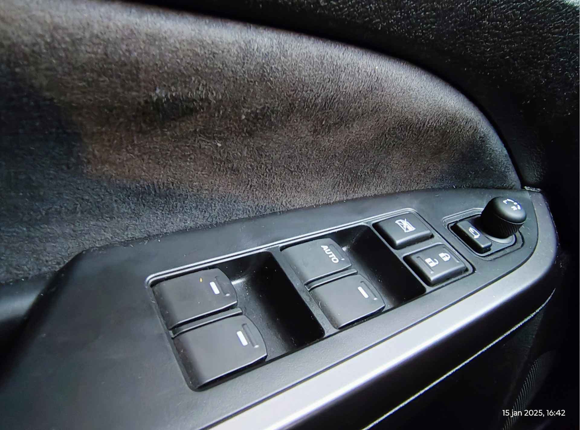 Suzuki Vitara 1.4 BOOSTERJET STYLE HYBRID AUTOM. thumbnail 25