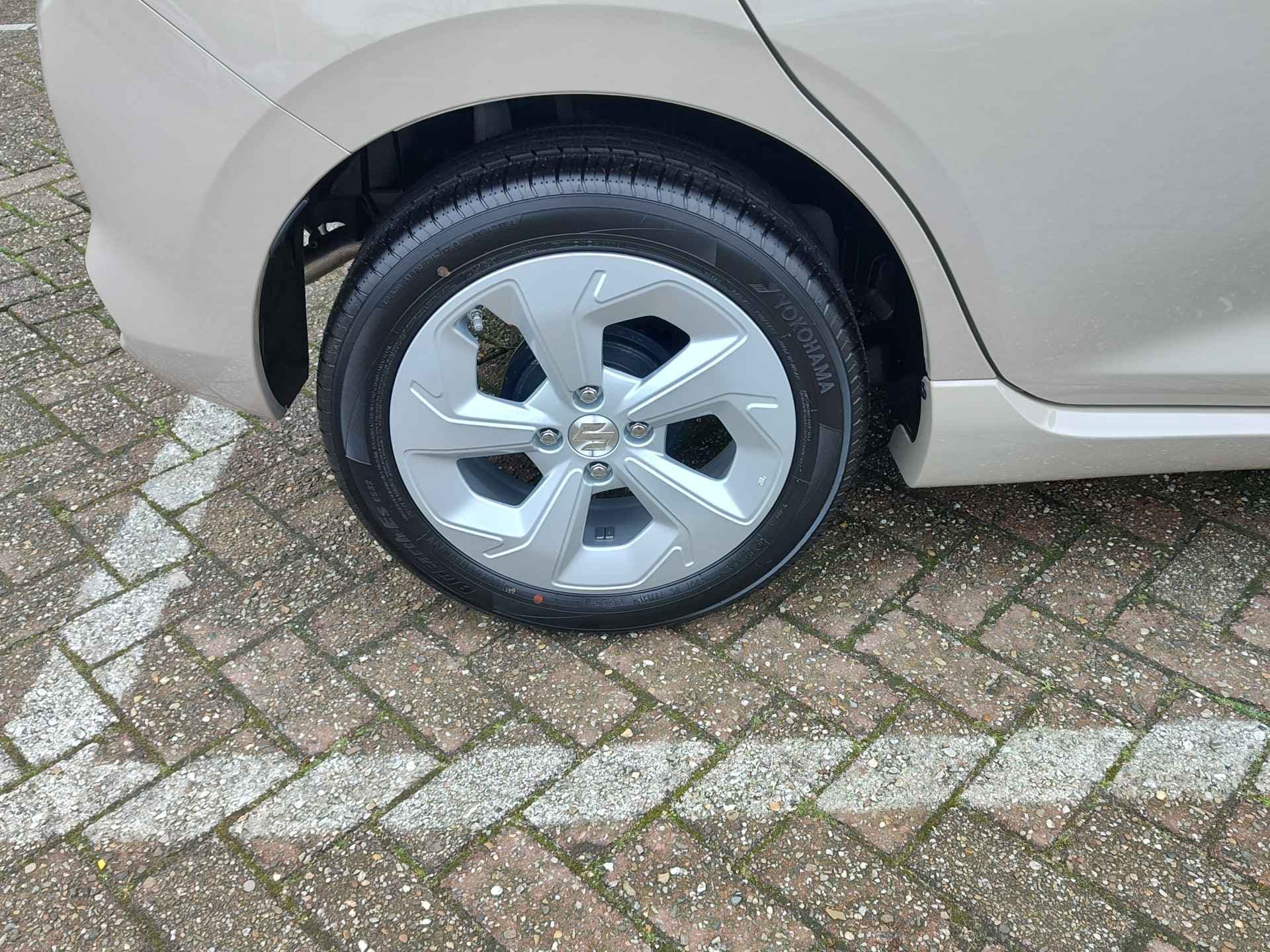 Suzuki Swift 1.2 SELECT SMART HYBRID thumbnail 32