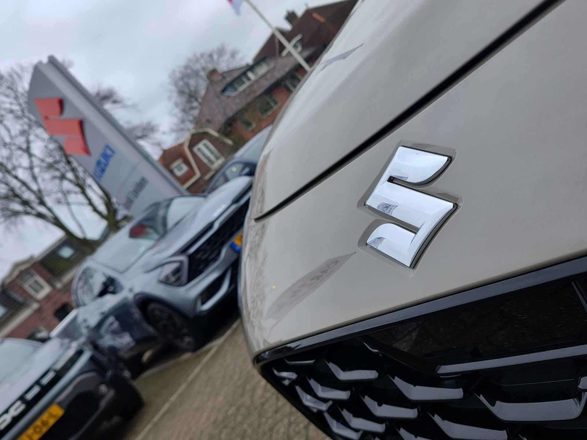 Suzuki Swift 1.2 SELECT SMART HYBRID thumbnail 36