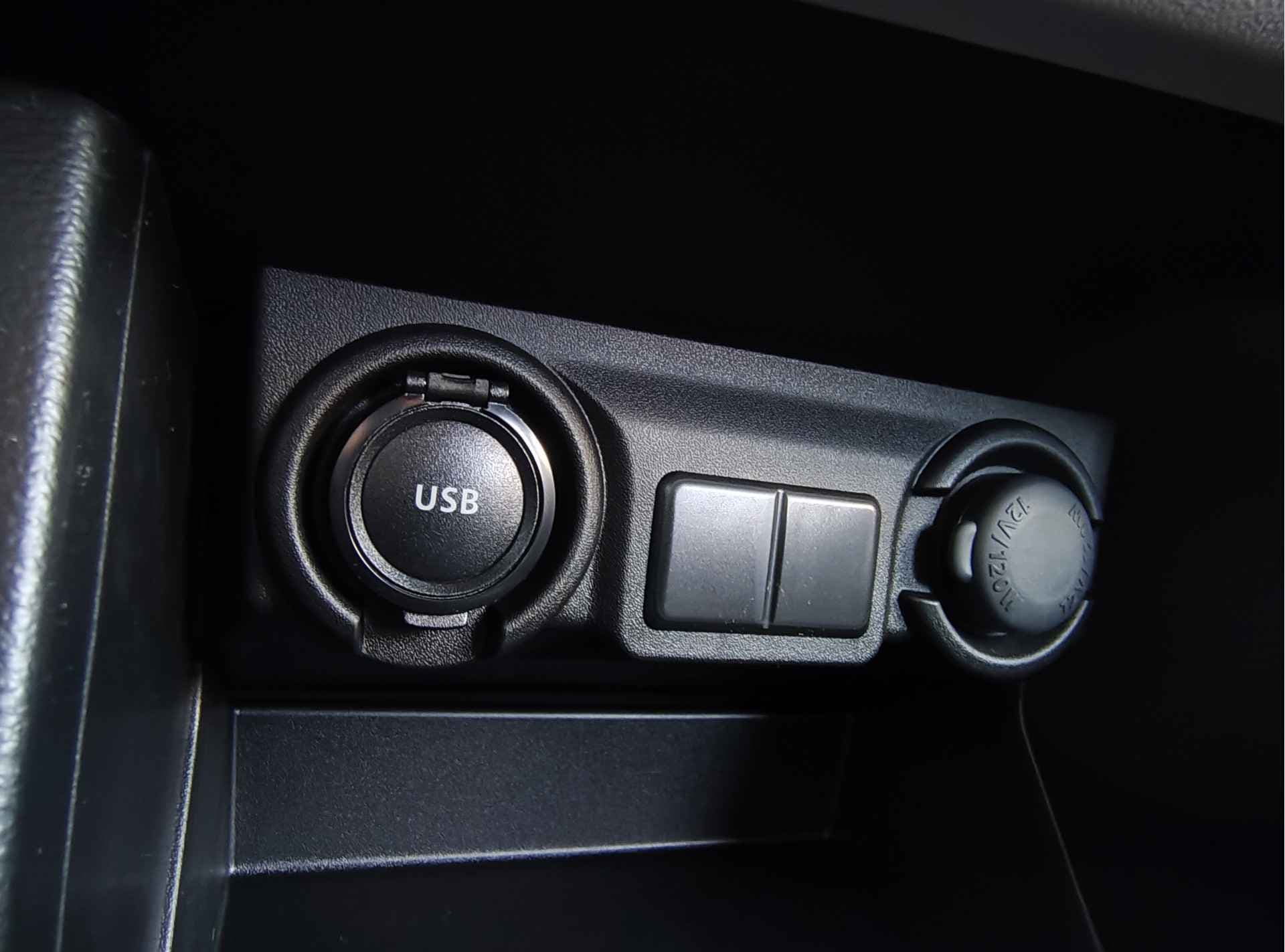 Suzuki Swift 1.2 COMFORT SMART HYBRID thumbnail 14