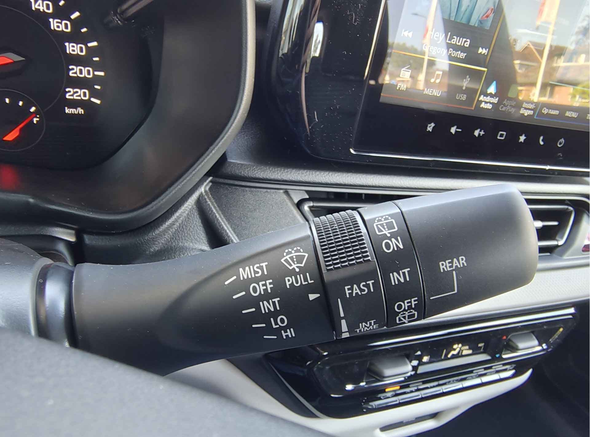 Suzuki Swift 1.2 COMFORT SMART HYBRID thumbnail 17