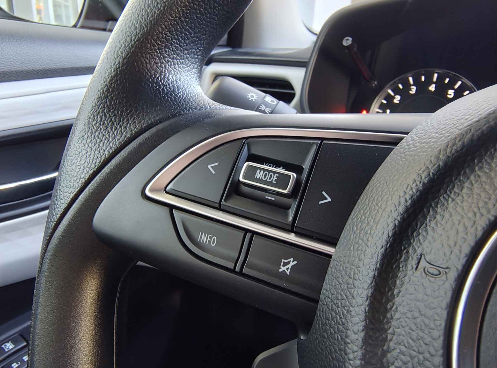 Suzuki Swift 1.2 COMFORT SMART HYBRID thumbnail 18